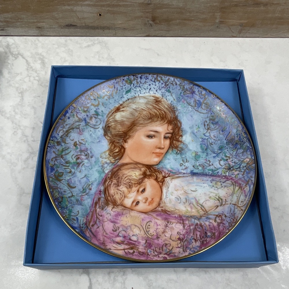 Knowles Edna Hibel Mother's Day Collector Plate 1984 Abby & Lisa 8.5" LE
